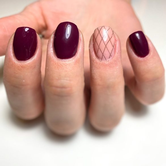 Gel Nail Polish - 4 ml DN253 - Blackberry- Gel Polish