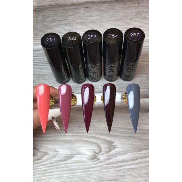 Gel Nail Polish - 4 ml DN253 - Blackberry- Gel Polish