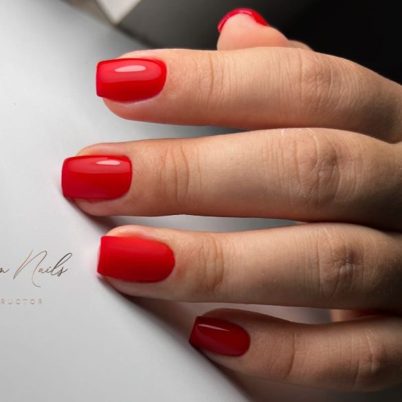 Gel Nail Polish - 4 ml DN256 - Violent Scarlet - Gel Polish