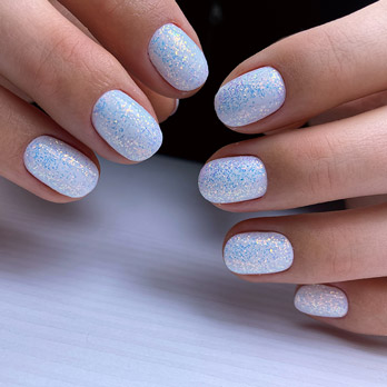 About the decoration of artificial nails with glitter powder