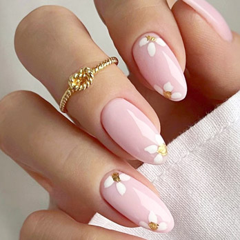 Floral Nail Art Tips for Summer: Bright and Playful Nail Designs